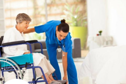 DU HỌC NGÀNH ĐIỀU DƯỠNG HỆ CHUYỂN ĐỔI BẰNG TẠI ĐỨC – CƠ HỘI LỚN CHO NGƯỜI TRẺ VIỆT NAM